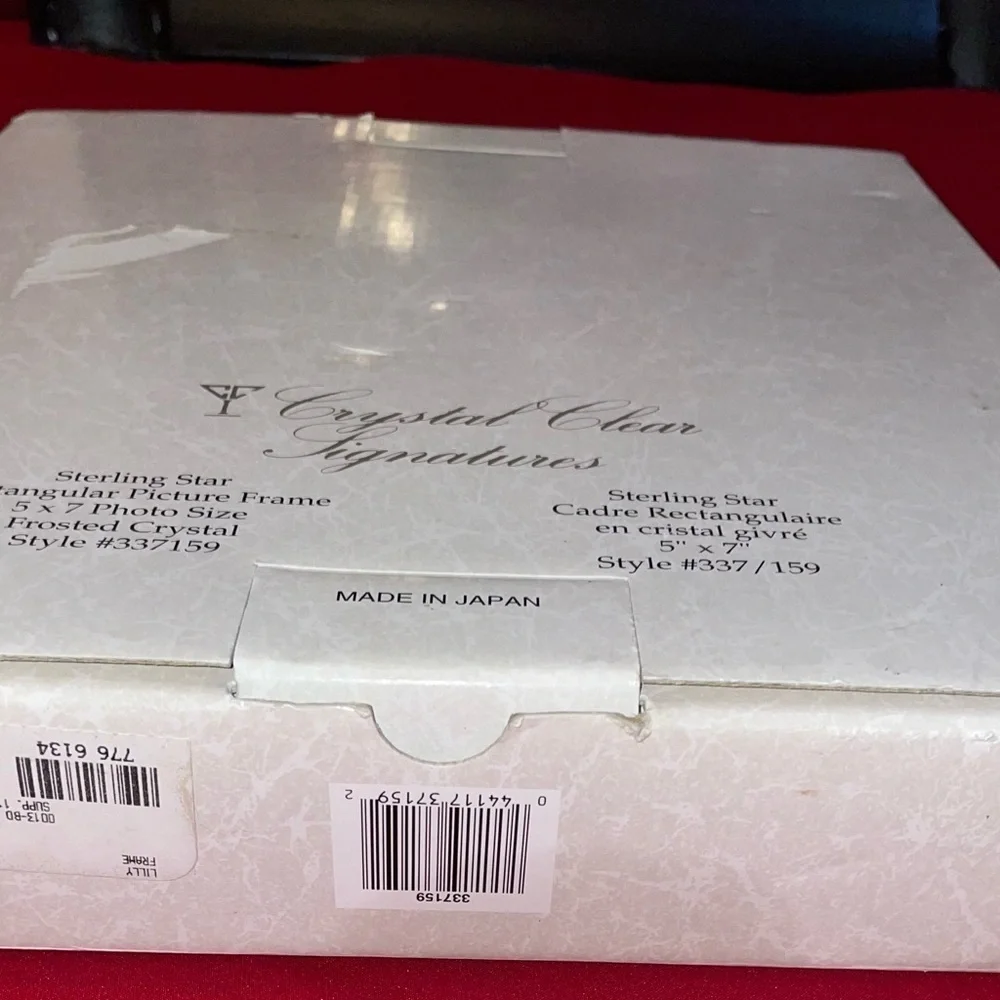 NWT ABSOLUTELY GORGEOUS FROSTED CRYSTAL CLEAR SIGNATURES RECTANGLE PICTURE FRAME